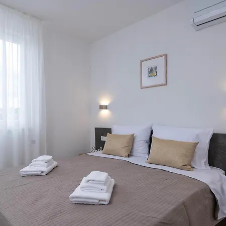 Amazing In Manjadvorci W/ Outdoor Swimming Pool, Wifi&3 Bedrooms