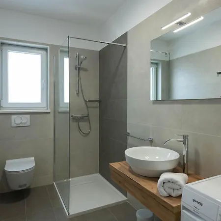 Amazing In Manjadvorci W/ Outdoor Swimming Pool, Wifi&3 Bedrooms Vakantiehuis Barban