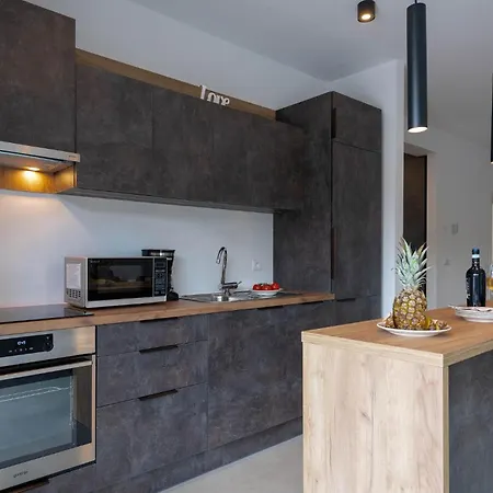 Amazing In Manjadvorci W/ Outdoor Swimming Pool, Wifi&3 Bedrooms