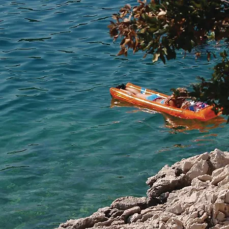 Vakantiehuis Amazing In Manjadvorci W/ Outdoor Swimming Pool, Wifi&3 Bedrooms