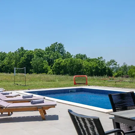 Amazing In Manjadvorci W/ Outdoor Swimming Pool, Wifi&3 Bedrooms