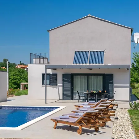 Amazing In Manjadvorci W/ Outdoor Swimming Pool, Wifi&3 Bedrooms